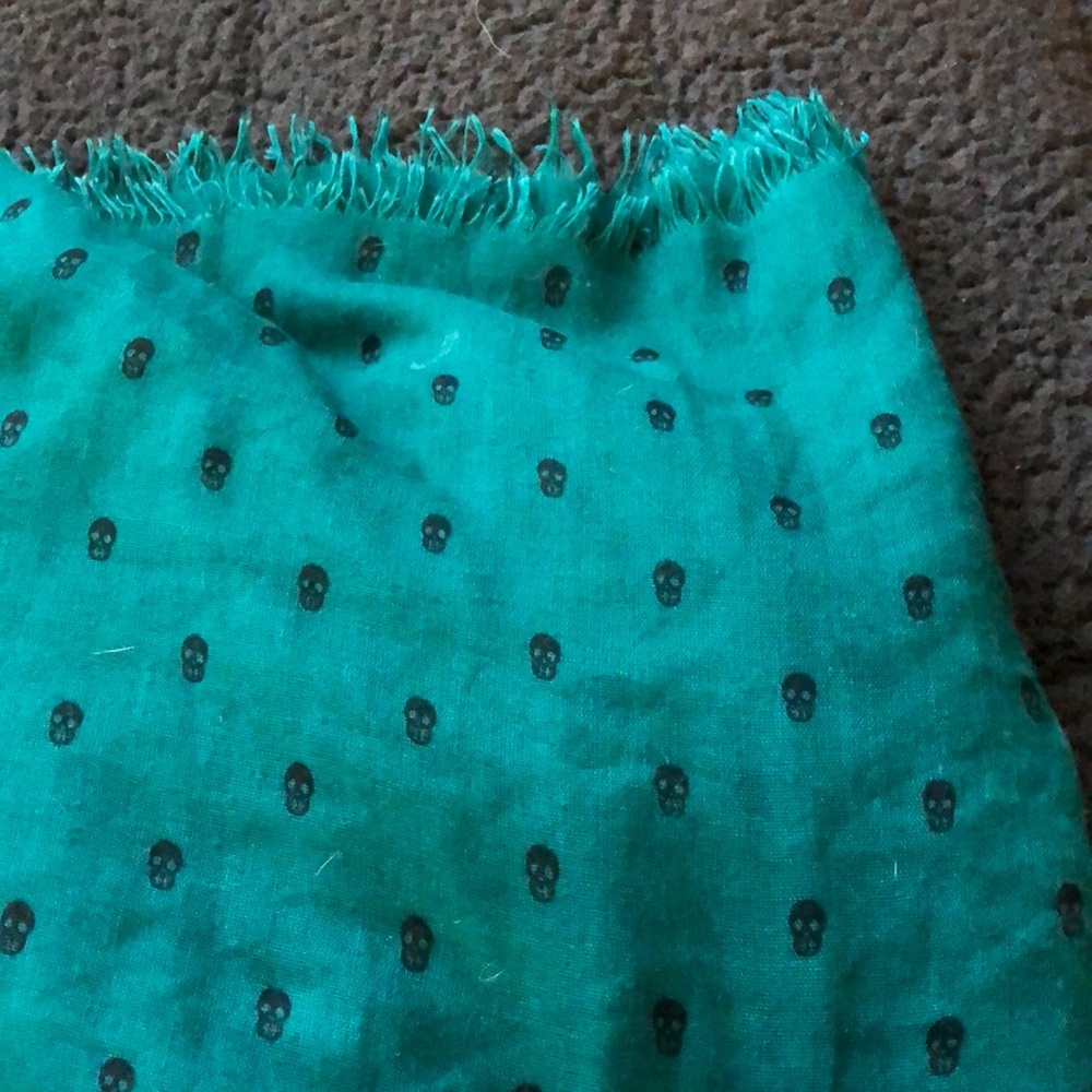 Skull Scarf in Teal